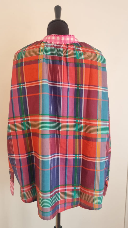 Blouse brodée de vichy