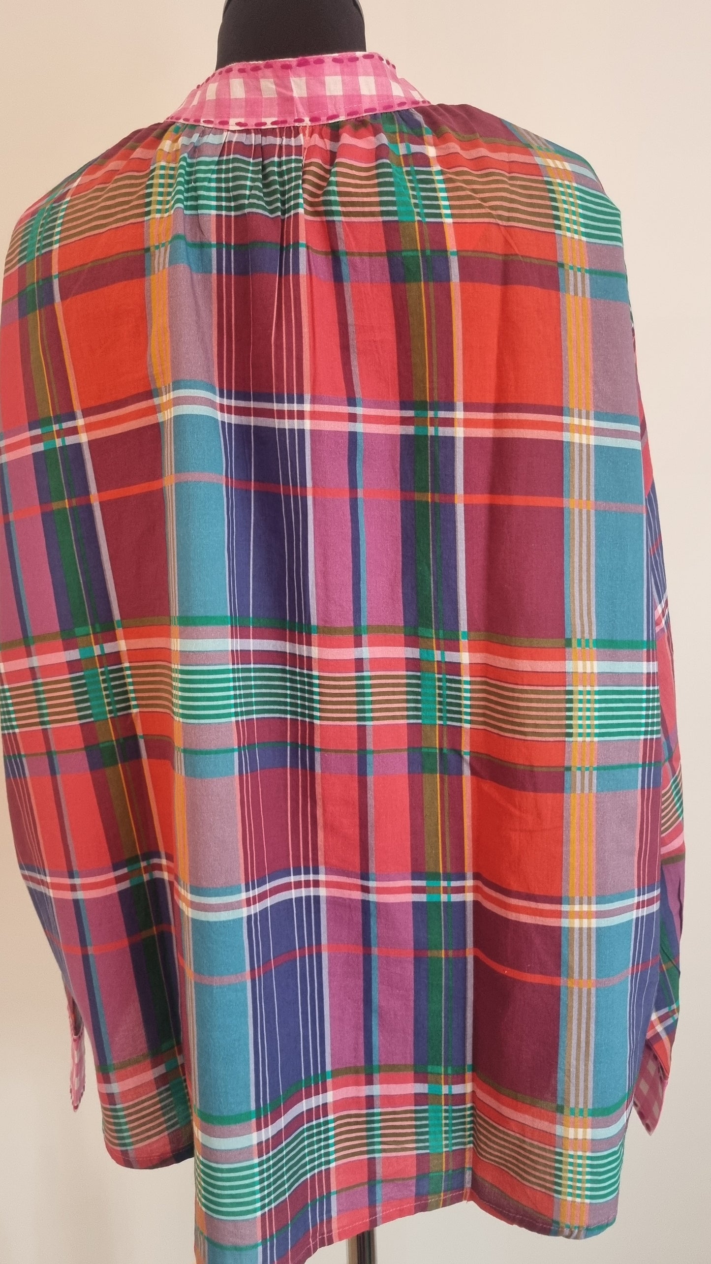 Blouse brodée de vichy