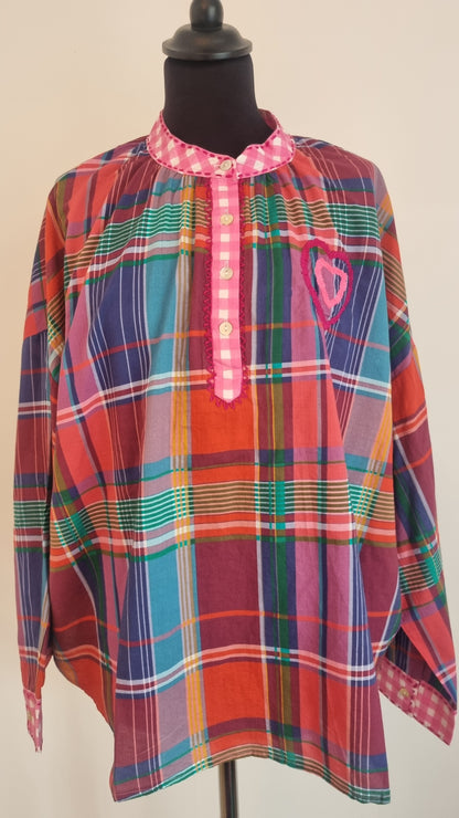 Blouse brodée de vichy