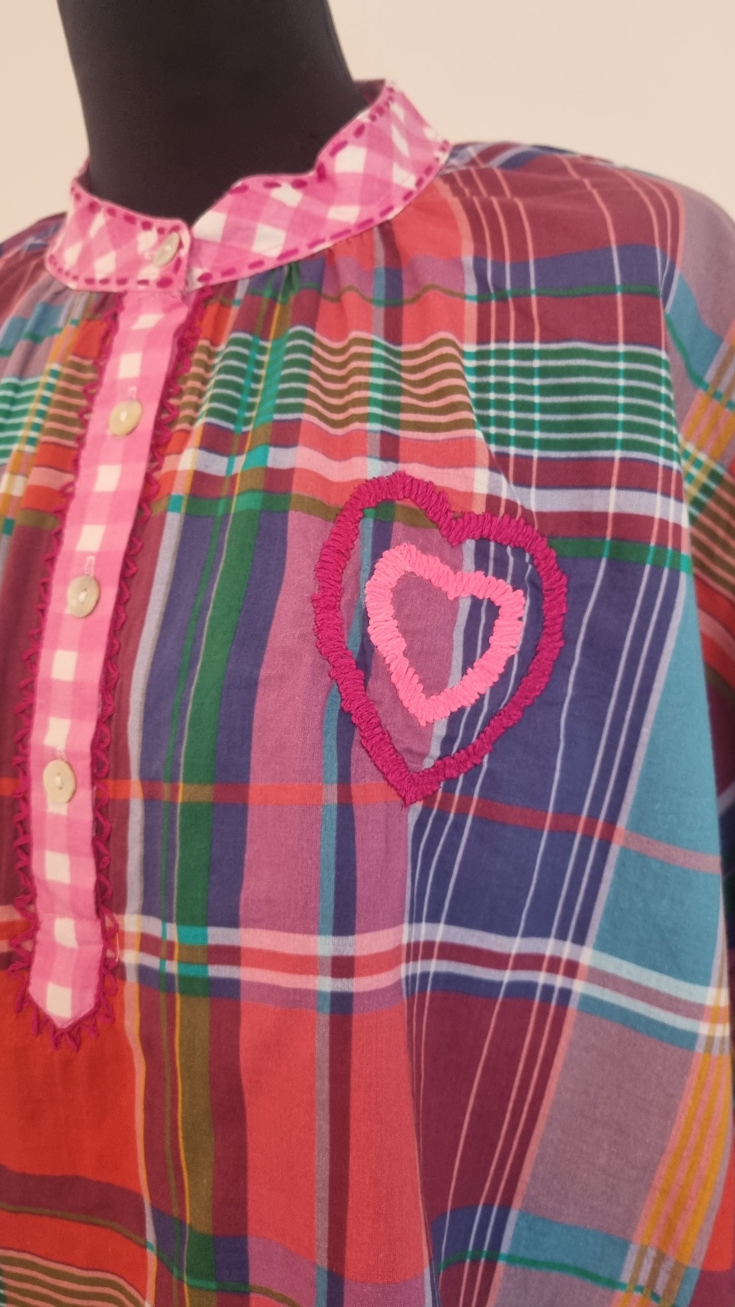 Blouse brodée de vichy