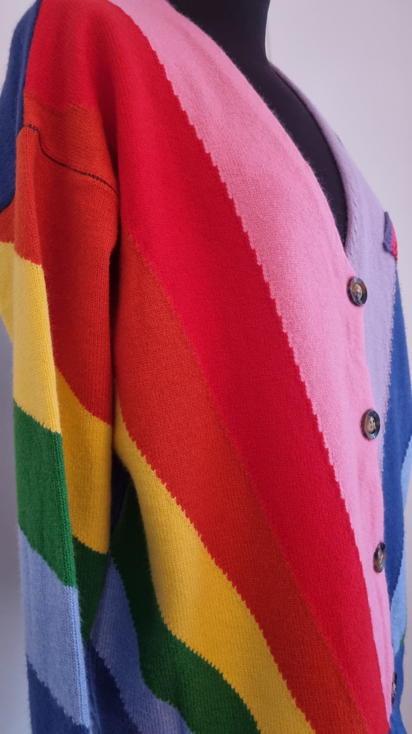 Le gilet arc-en-ciel 🌈 en cachemire