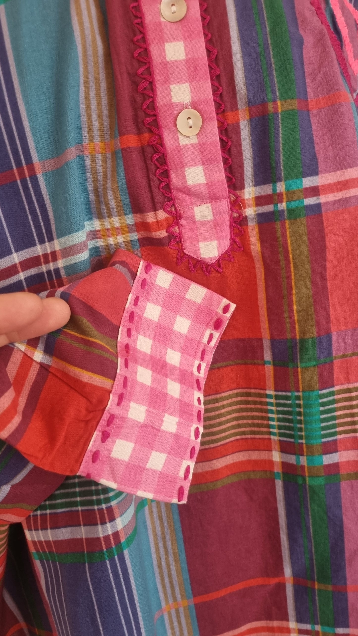 Blouse brodée de vichy